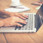 Kvindehænder Laptop